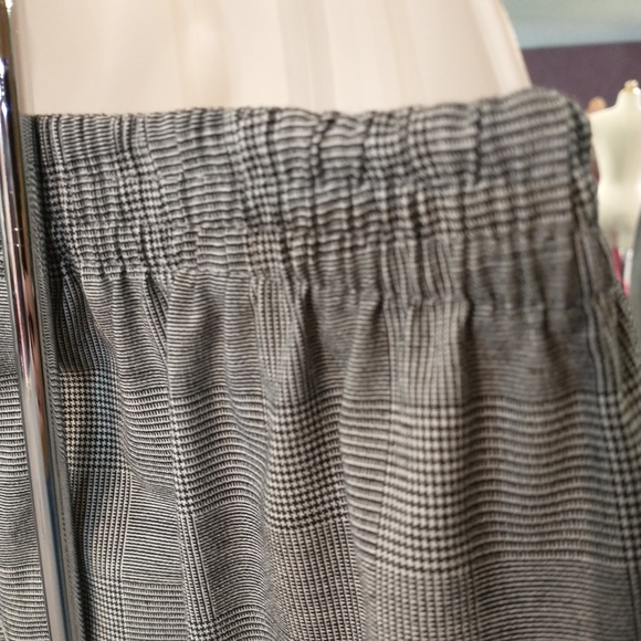 Formal or casual pants - Picture 2 of 6